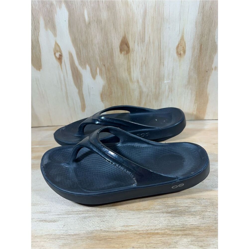 OOFOS Flip Flop Sandals Women’s Size 8
